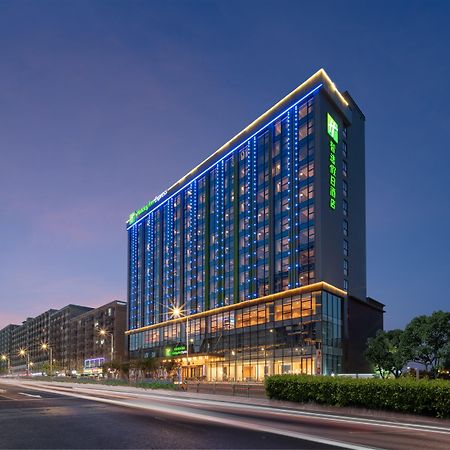 Holiday Inn Express Shenzhen Longhua By Ihg Екстер'єр фото