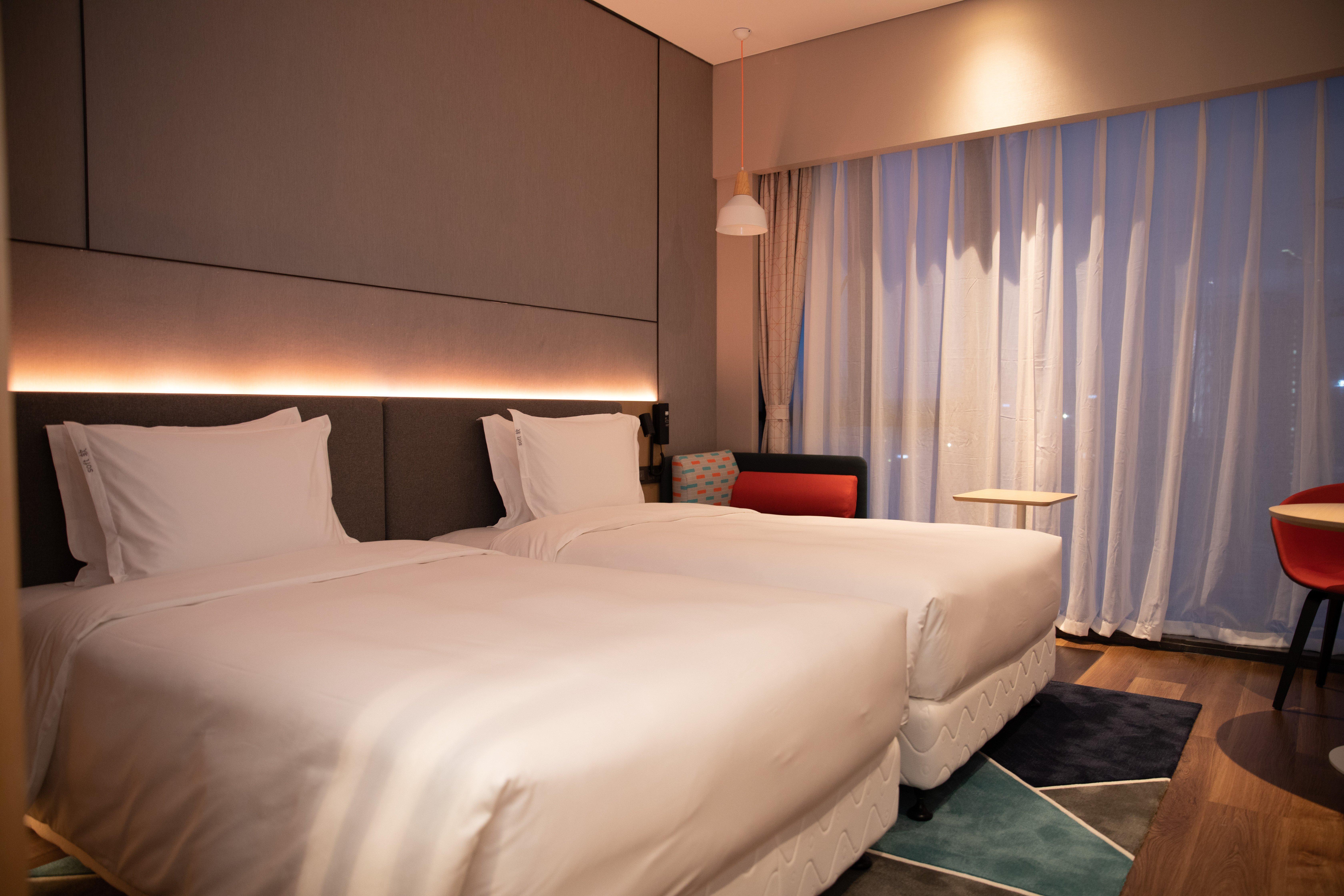 Holiday Inn Express Shenzhen Longhua By Ihg Екстер'єр фото